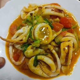 ปลาหมึกผัดไข่เค็ม(กับข้าว)