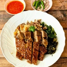 ข้าวขาหมู+ลิ้น+ไส้พะโล้