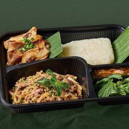 เบนโตะส้มตำ+หมูย่างแจ่วหอม