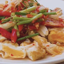 ยำไข่ดาว