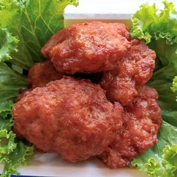 ข้าวเหนียวหมู  สับกระเทียมทอดพริกไทย