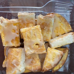 ขนมปังปิ้ง เนย นม น้ำตาล