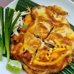 ผัดไทยโบราณห่อไข่