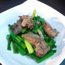 ผัดดอกหอมตับไก่