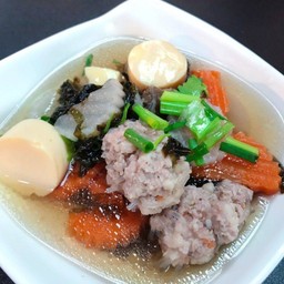 ต้มสาหร่ายเต้าหู้หมูสับ