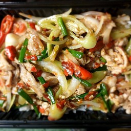 ผัดพริกหยวกราดข้าว