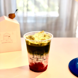 มัทฉะลาเต้ สตรอเบอร์รี่