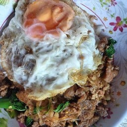 ข้าวกะเพราเนื้อวุ้นเส้น+ไข่ดาว
