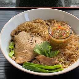 สะโพกไก่ตุ๋นอบวุ้นเส้น+น้ำจิ้มสามรสสูตรเด็ด