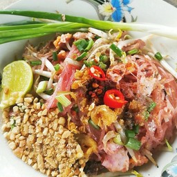 เส้นเล็กผัดซอสเย็นตาโฟ