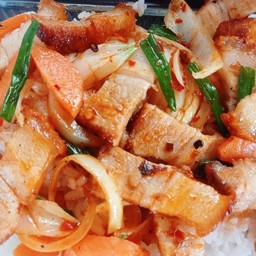 หมูกรอบผัดน้ำพริกเผา