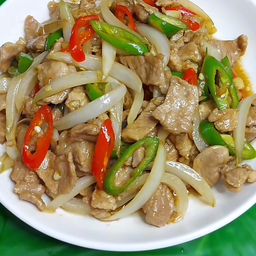 ข้าวราดหมูผัดพริกหยวก