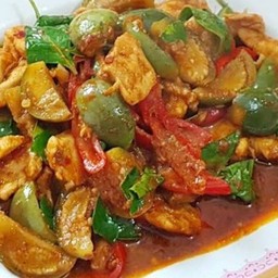 ผัดพริกแกงหมูใส่มะเขือ