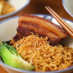 บะหมี่หมูสามชั้นพะโล้