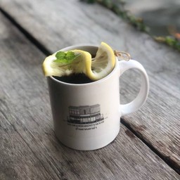 ชาไทยมะนาวร้อน (H Lemon Tea)