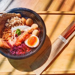 เส้นใหญ่ต้มยำทะเลแห้งโบราณ