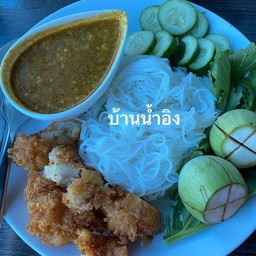 ขนมจีนน้ำยากะทิปลาทู+หมูทอด