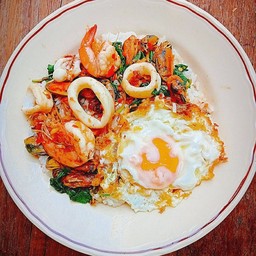 กะเพราทะเล ราดข้าว