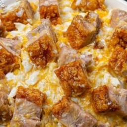 หมูกรอบน้ำมันหอย ไข่ข้น(ไข่2ฟองเยิ้มๆ)