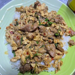 ข้าวราดผัดกะเพรา