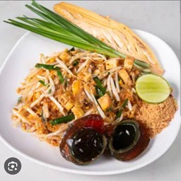 ผัดไทยไข่เยี่ยวม้า
