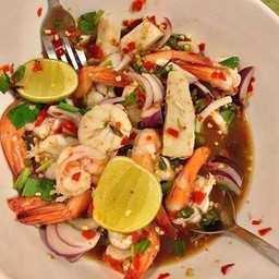 ยำหมูยอกุ้งสุกปลาร้าแซ่บ