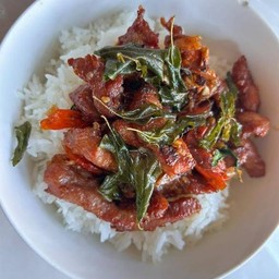 ข้าวกระเพราหมูแดดเดียว