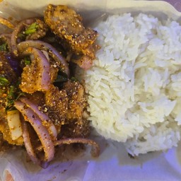 ข้าวยำไก่ทอดแซ่บ