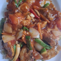 เนื้อปลาผัดเปรี้ยวหวาน