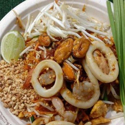 ผัดไทยทะเล