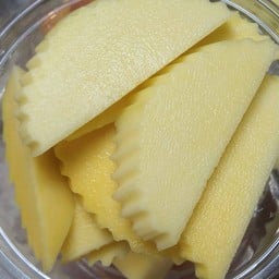 แม่รีผลไม้สดน้ำปลาหวานแสนอร่อย ฝรั่งคลุกบ๊วย