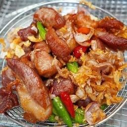 ข้าวหมูสามชั้นกระเทียมพริกสด