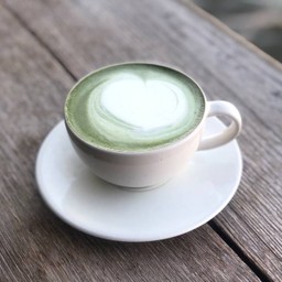 มัทฉะลาเต้ร้อน (H Matcha Latte)