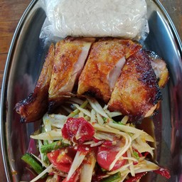 ชุดส้มตำน่องไก่อบโอ่งข้าวเหนียว