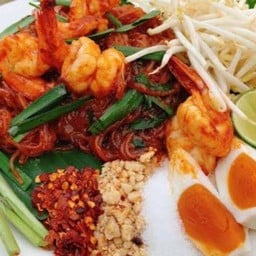 ผัดไทยพริกเผากุ้งไข่เค็ม + กุ้ง