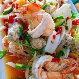 ยำรวมมิตรใส่วุ้นเส้น