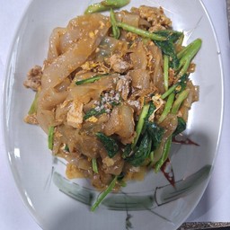 เส้นใหญ่ผัดชีอิวหมู