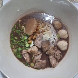 เส้นหมี่ลูกชินเนื้อเปื่ยน้ำตก