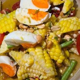 ตำไทยข้าวโพดไข่เค็ม