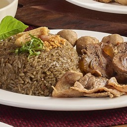 ข้าวผัดก๋วยเตี๋ยวเรือเนื้อ