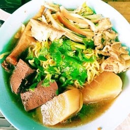 ก๋วยเตี๋ยวไก่ตุ๋นมะระ(รามอินทรา 14 แถวแยก 11)