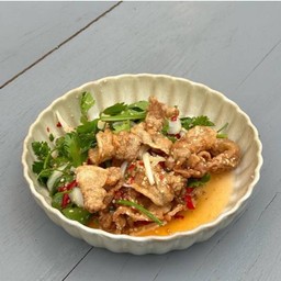 ยำหมูสามชั้นสไลด์กรอบ