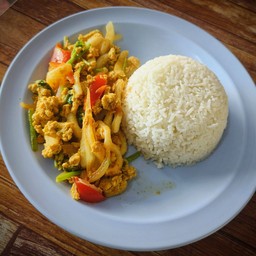 ข้าวราดผัดผงกระหรี่