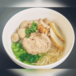 ก๋วยเตี๋ยวหมูเด้ง น้ำใส