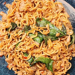 มาม่าผัดกระเพรา