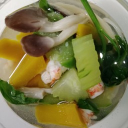 แกงเลียงผักรวมกุ้งสด