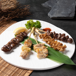 เซ็ทรวมไก่ย่าง 5 ไม้ / Yakitori Platter