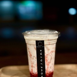 สตอเบอรี่นมสด