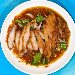 ยำหมูสามชั้นทอด