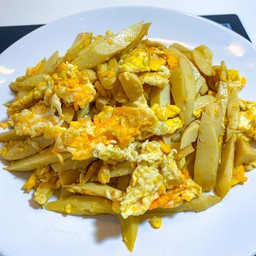 ผัดหน่อไม้ใส่ไข่